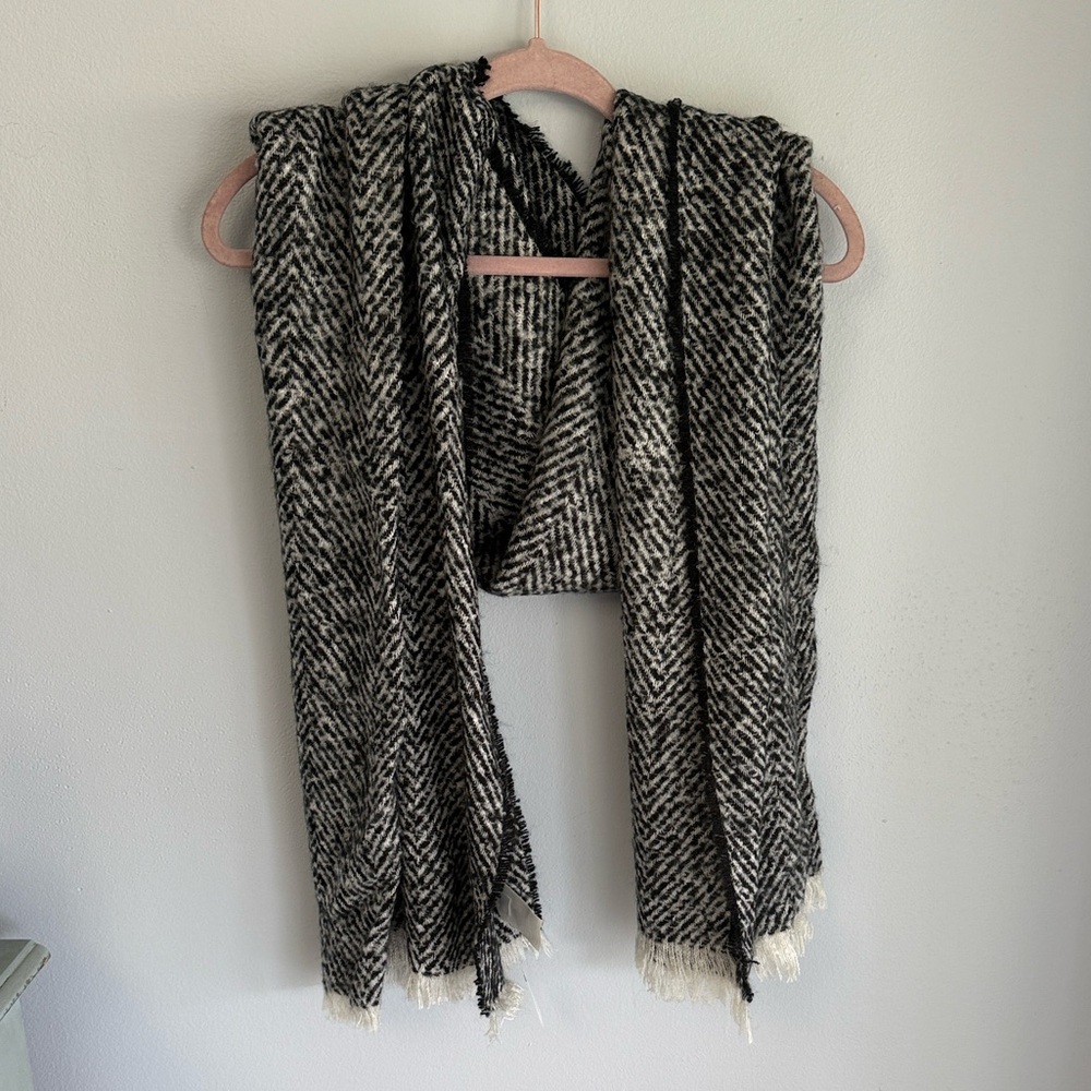 NWT Banana Republic Black & White Scarf